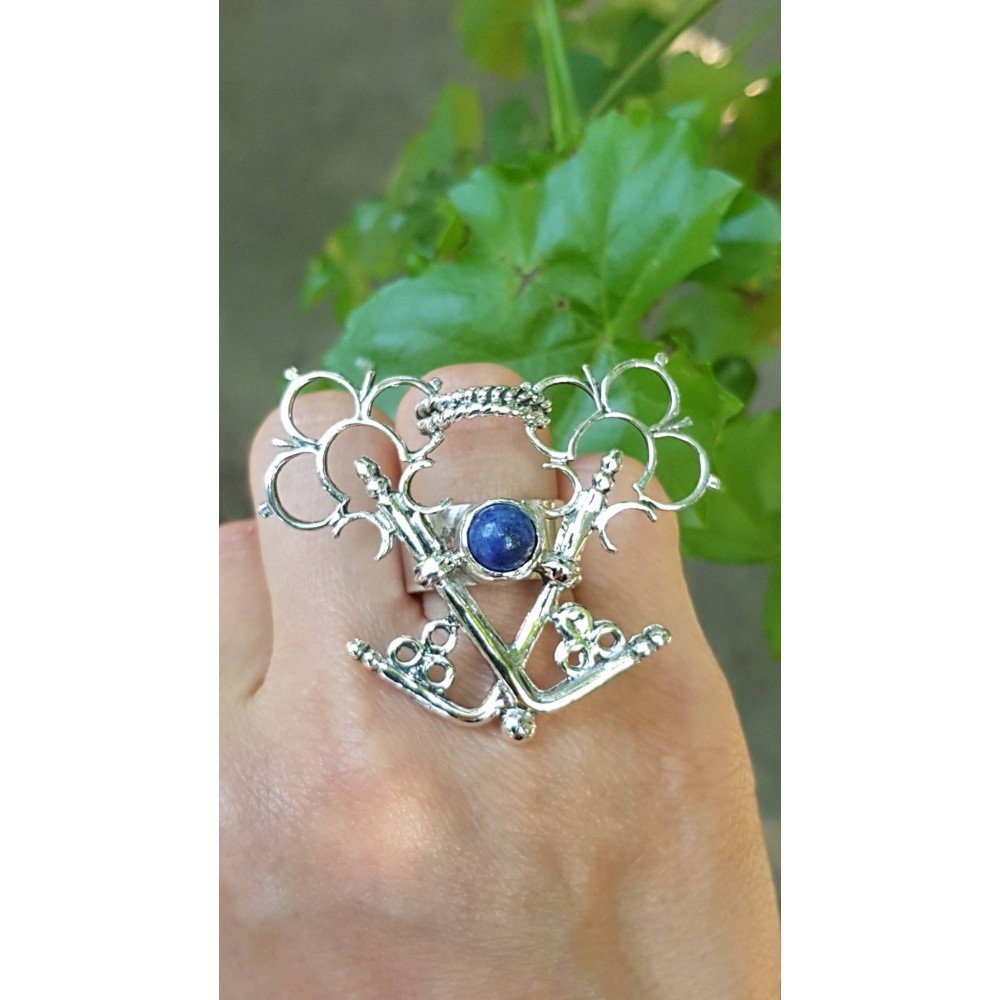 Sterling silver ring and lapislazuli