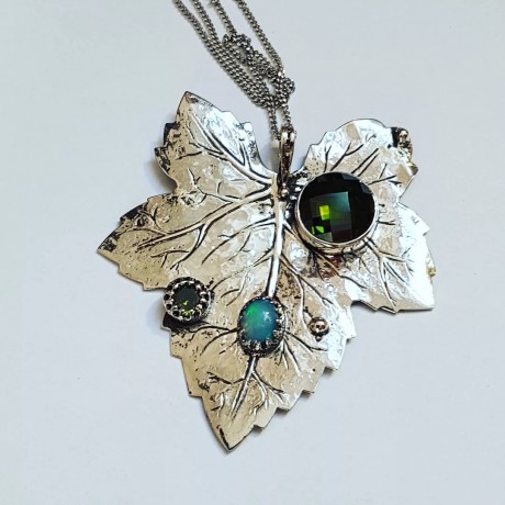 Sterling silver necklace with natural fire opal and green crystals, Bijuterii de argint lucrate manual, handmade