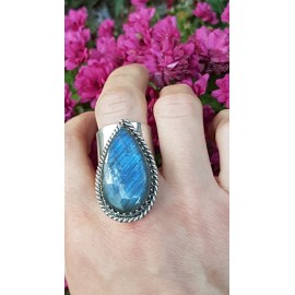 Sterling silver ring with natural labradorite stone