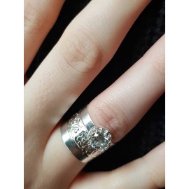 Sterling silver ring and zirconium crafted