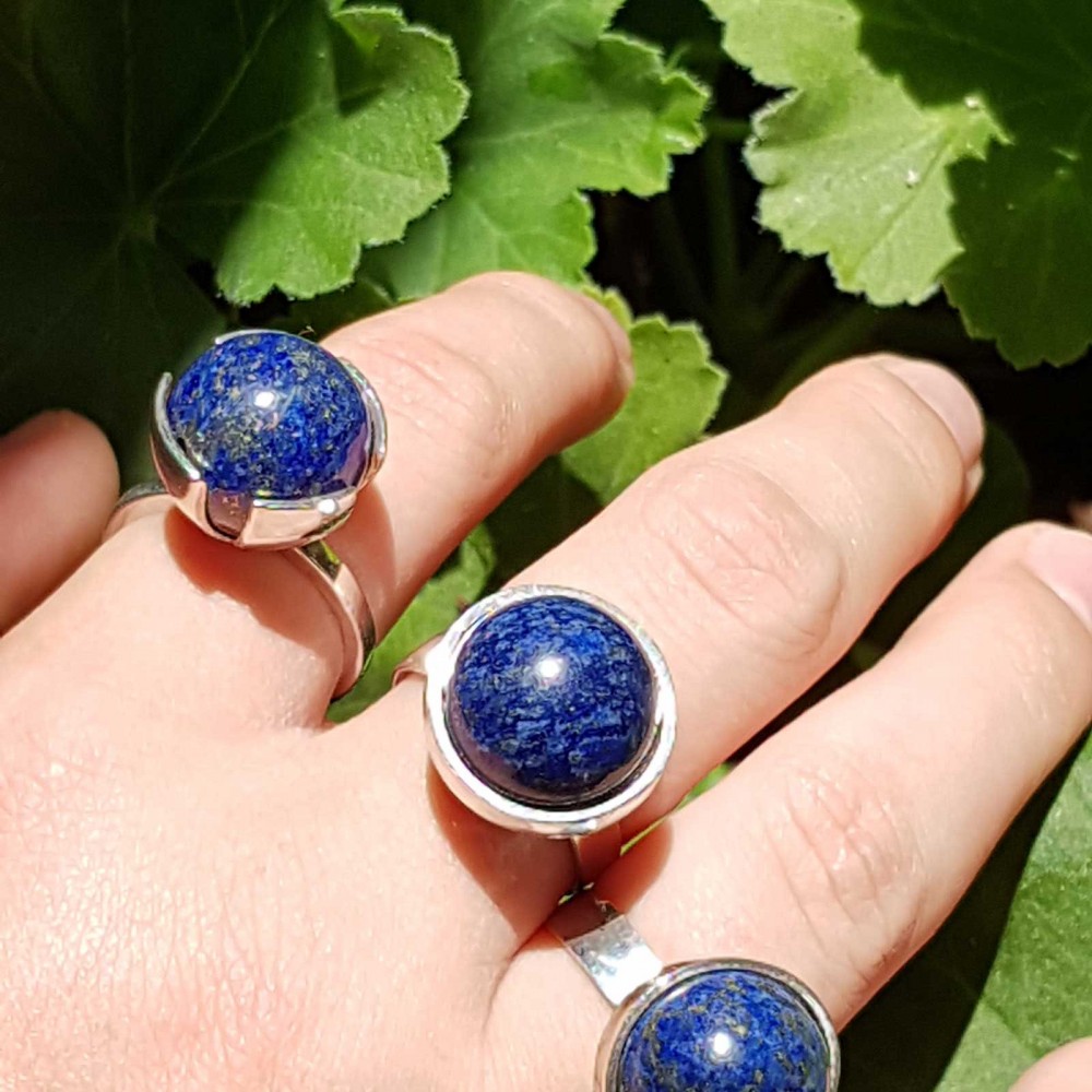 Sterling silver ring with natural lapislazuli 