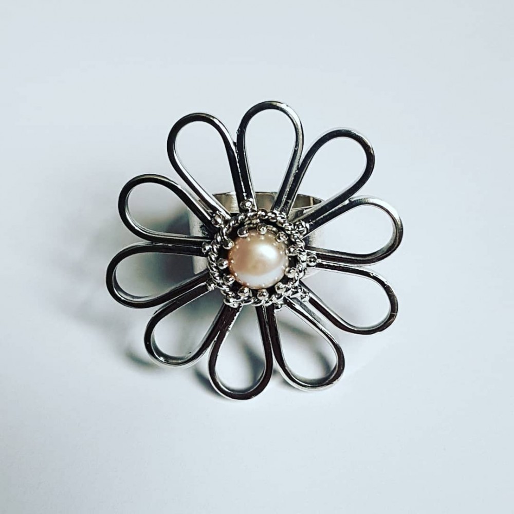Sterling silver ring and pearl
