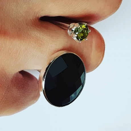 Ring made entirely by hand in Ag925 silver, black faceted Swarovski crystal and peridot, Bijuterii de argint lucrate manual, handmade
