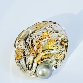 Handmade ring in solid Ag925 silver with 18k gold leaf and Mystic Layout cultured pearl