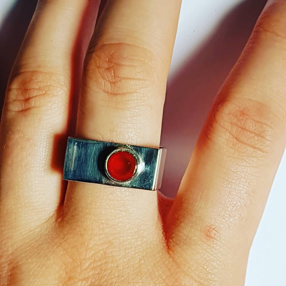 Ring made entirely by hand in solid Ag925 silver and natural carnelian RedLine