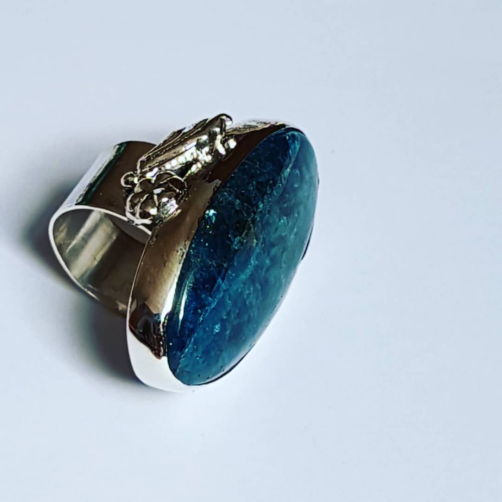 Ring made entirely by hand in solid Ag925 silver and natural apatite BluePond