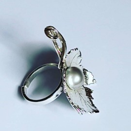 Handmade ring in solid Ag925 silver and cultured pearl Leafy musicality