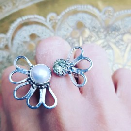 Sterling silver ring and pearl Konttin'around