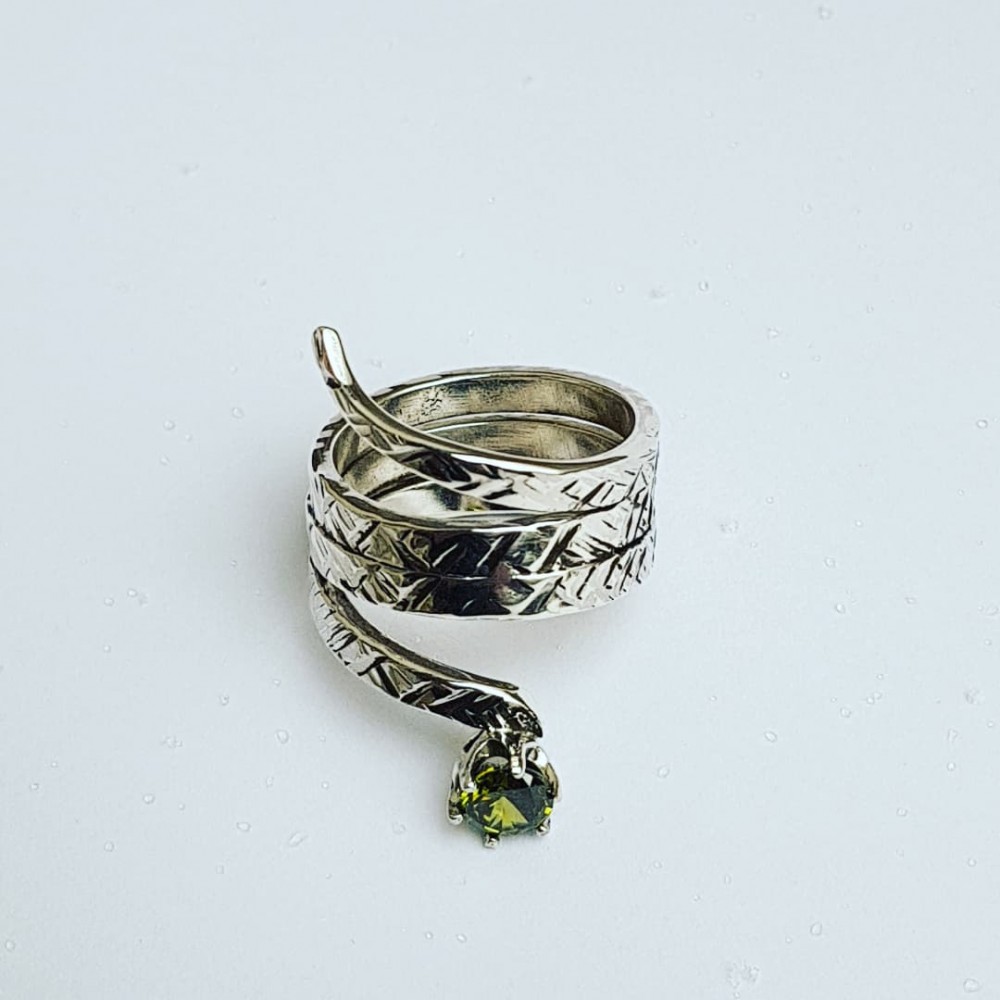 Sterling silver ring and peridote
