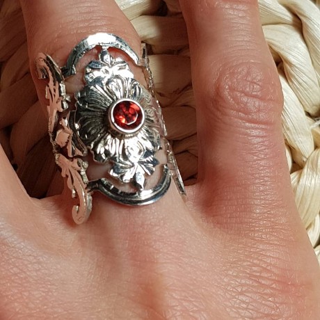 Silver sterling ring with red granate, Bijuterii de argint lucrate manual, handmade