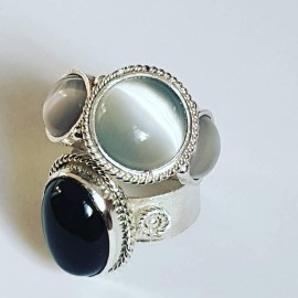 Sterling silver ring with natural cat 's eyes Milky Lane