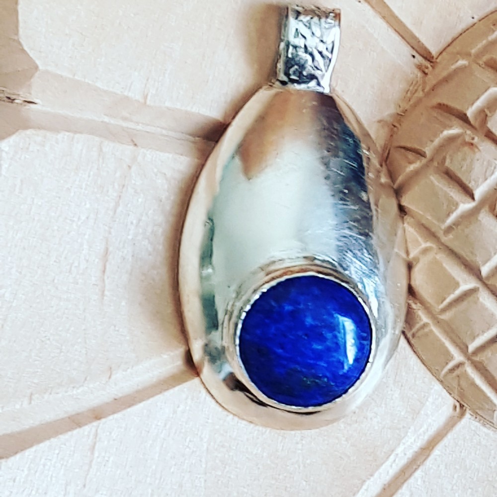 Sterling silver pendant with natural lapislazuli Blue clue