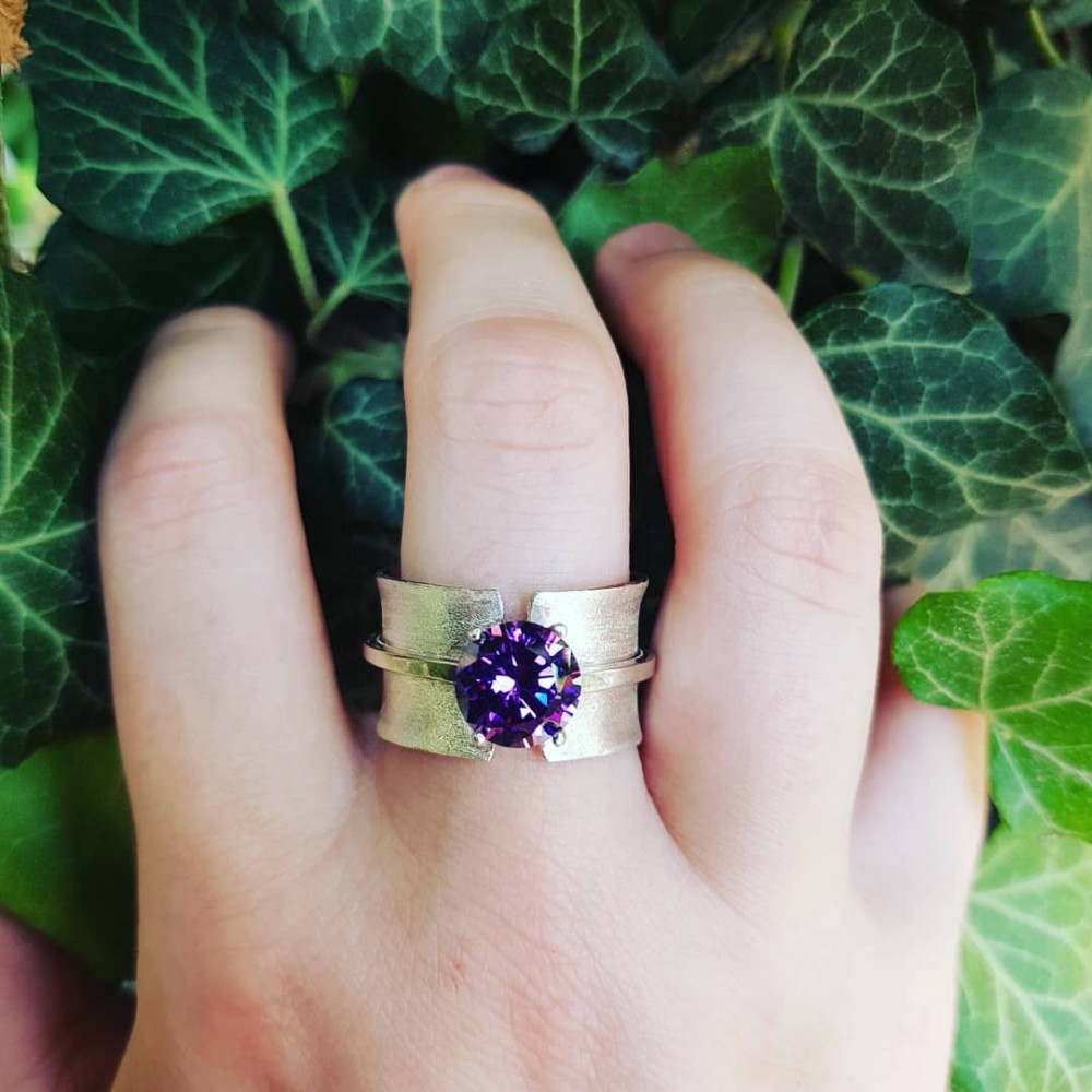 Sterling silver ring with amethyst 