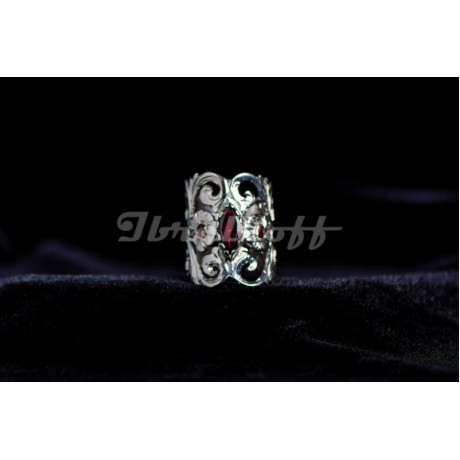 Silver sterling ring with red central granate and pink side granates, Bijuterii de argint lucrate manual, handmade