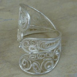 Sterling silver ring with pure filigree IN THE GRIP OF LOVE