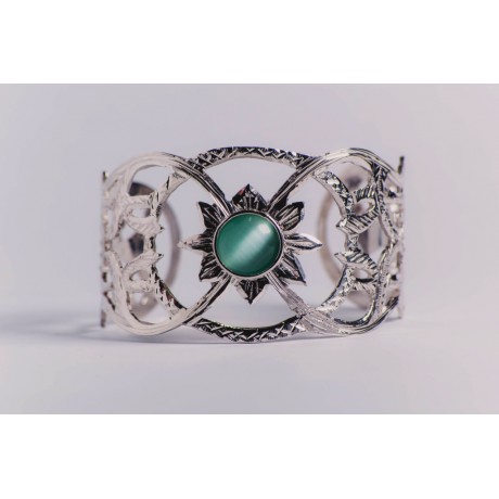 Sterling silver bracelet with greenish cat’s eye, engraved, handmade& handcrafted, Bijuterii de argint lucrate manual, handmade