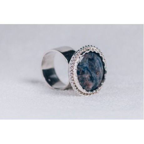 Large sterling silver ring with deep blue saddolit, Bijuterii de argint lucrate manual, handmade