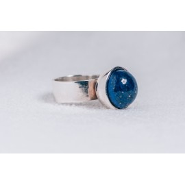 Large sterling silver ring, with lapislazuli