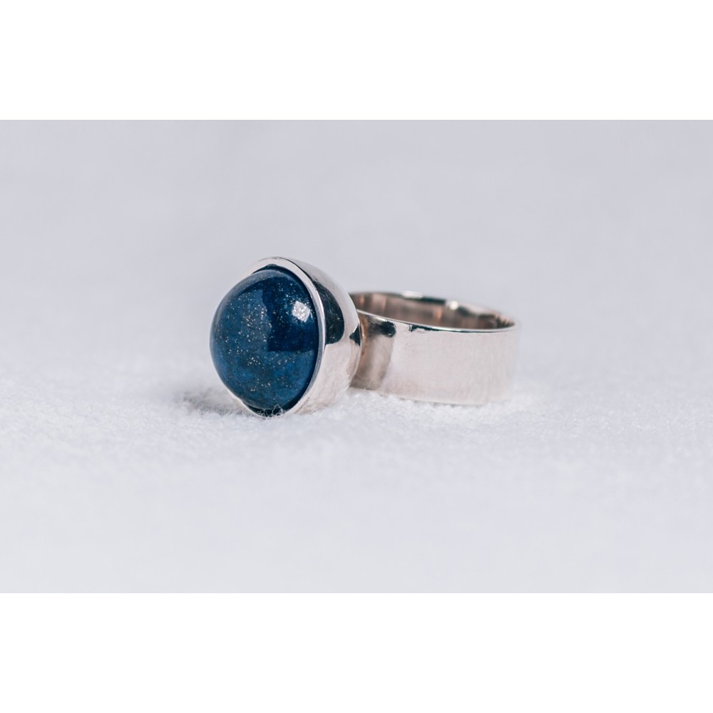 Large sterling silver ring with lapis lazuli