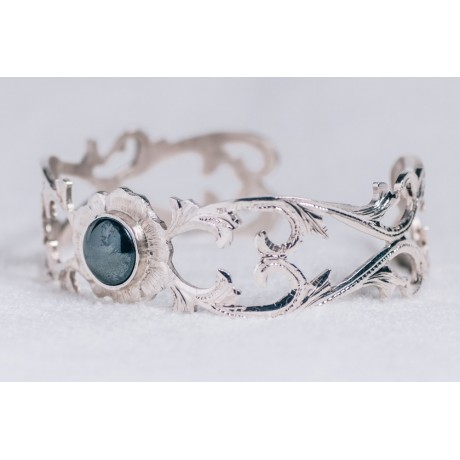 Sterling silver bracelet with smoky grey-black cat’s eye stone, engraved, Bijuterii de argint lucrate manual, handmade