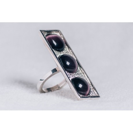 Large sterling silver ring with three deep purple cat’s eye stones, Bijuterii de argint lucrate manual, handmade